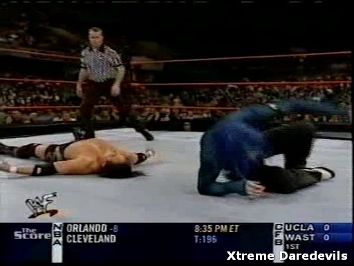 WWE-11-03-2001_250.jpg