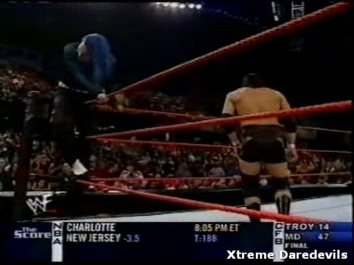 WWE-11-03-2001_255.jpg