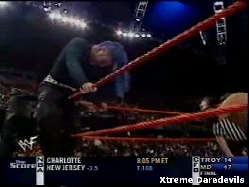 WWE-11-03-2001_257.jpg