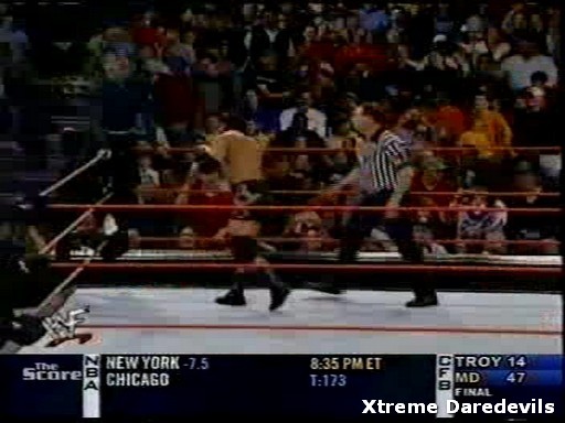 WWE-11-03-2001_258.jpg