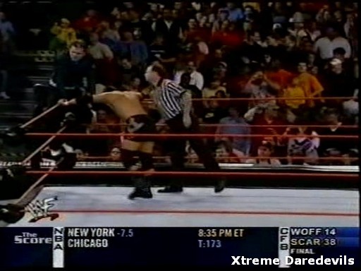 WWE-11-03-2001_259.jpg