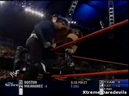 WWE-11-03-2001_267.jpg