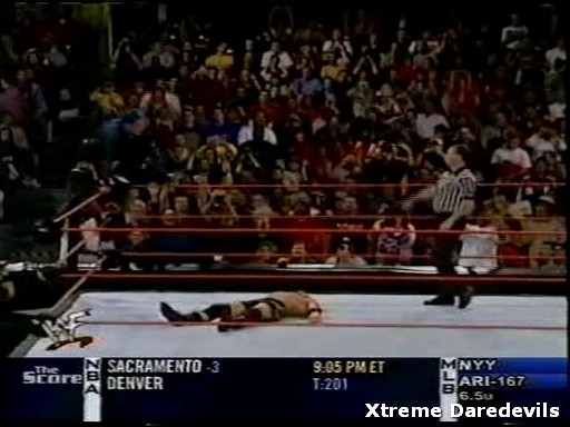 WWE-11-03-2001_270.jpg