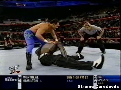 WWE-11-10-2001_146.jpg
