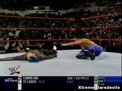 WWE-11-10-2001_153.jpg