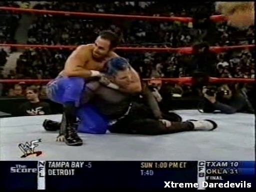 WWE-11-10-2001_163.jpg