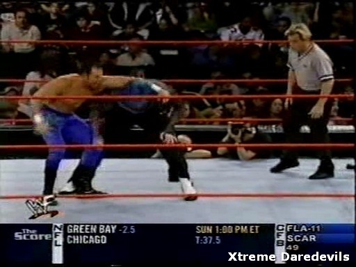 WWE-11-10-2001_167.jpg