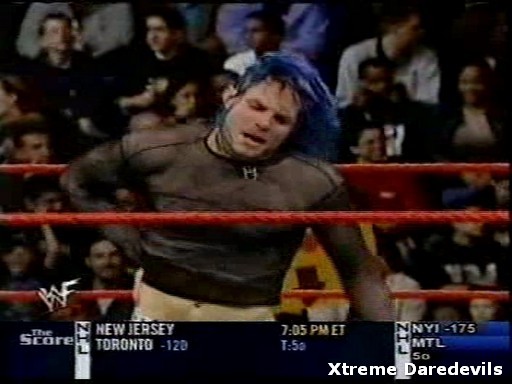 WWE-11-10-2001_205.jpg